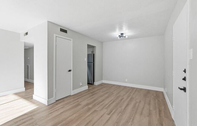 3 beds, 2 baths, 1,100 sqft, $1,695, Unit 208