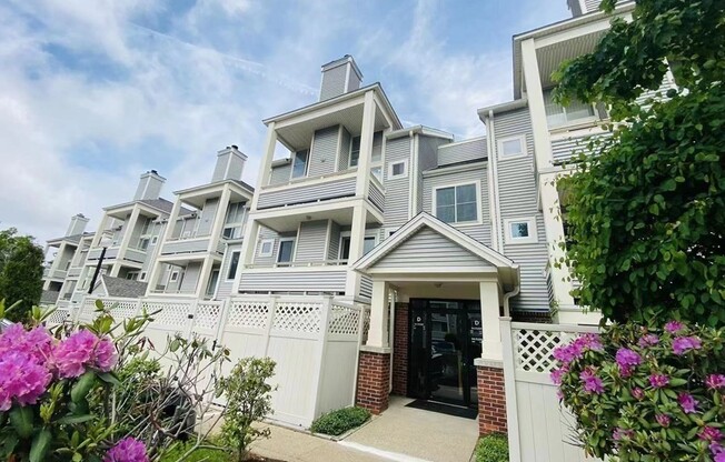 2 beds, 2 baths, 826 sqft, $2,500, Unit D309