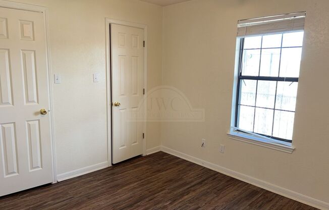 2 beds, 1 bath, $800, Unit 103 Truman Ave W Unit 8