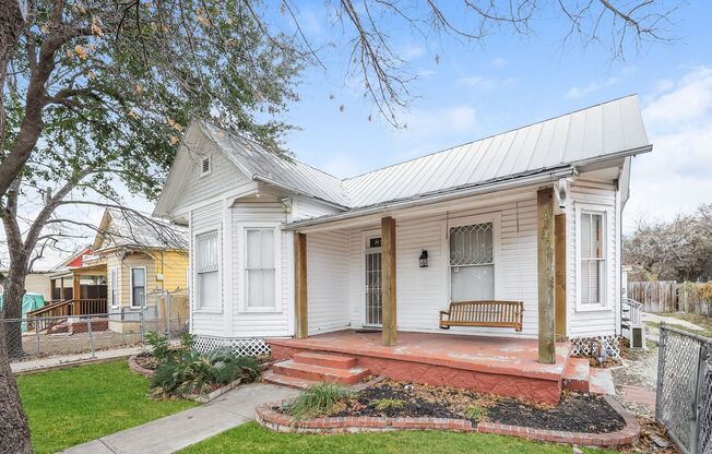 Charmer Close to Downtown!