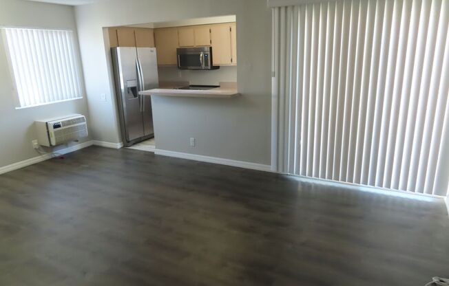 Renovated, upstairs one bedroom condo in Mission Valley
