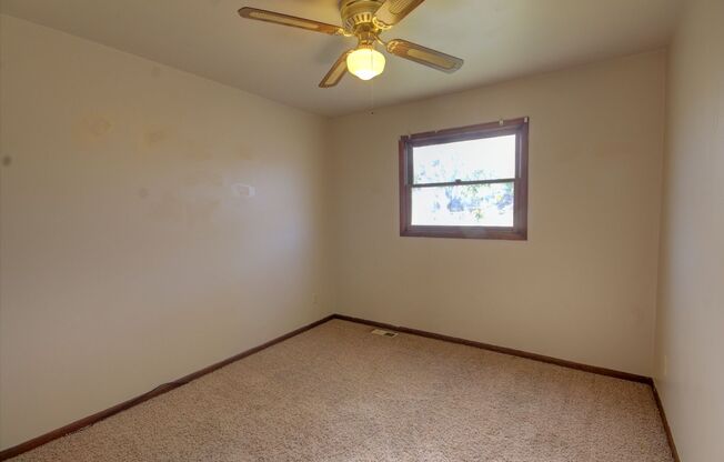 3 beds, 1 bath, $1,195