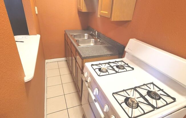 Studio, 1 bath, $825, Unit 09