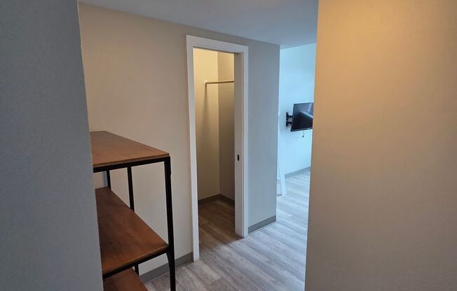 Studio, 1 bath, 172 sqft, $1,300, Unit B7