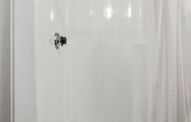 Studio, 1 bath, 300 sqft, $979, Unit 15