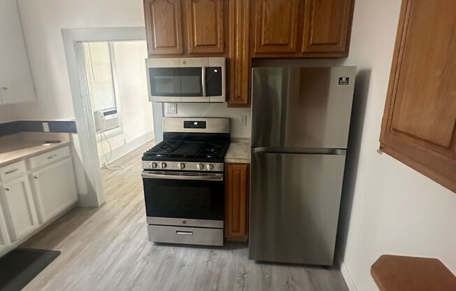 2 beds, 1 bath, $1,850