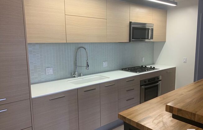 2 beds, 2 baths, 1,320 sqft, $3,929, Unit 911