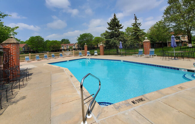 Outdoor Swimming Pool With Large Sundeck at Hampton Lakes Apartments, Walker