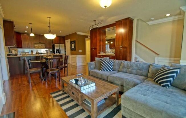 Chic Townhome in Fremont