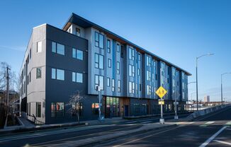 Studio, 1 bath, 345 sqft, $1,179, Unit 206