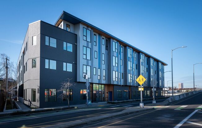 Studio, 1 bath, 303 sqft, $1,199, Unit 206