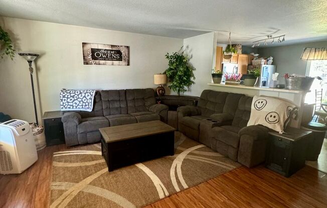 Cozy 3 Bedroom home close to Powers Blvd