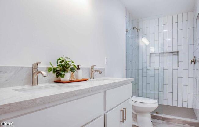 2333 1/2 LANGDALE AVE
