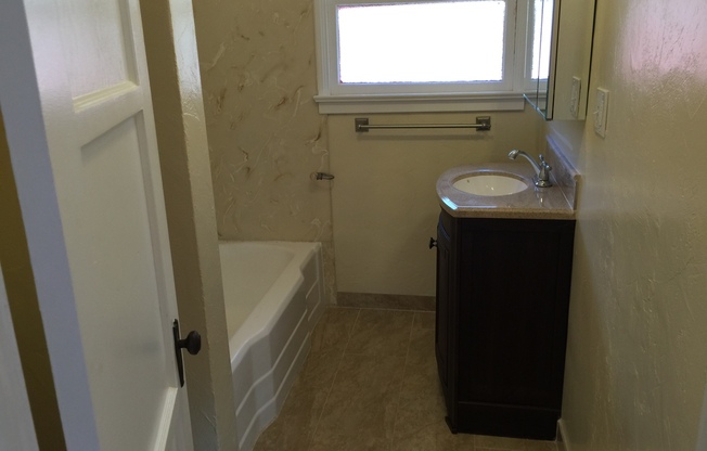 2 beds, 1 bath, $2,595