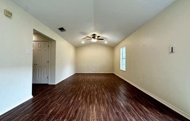 Spacious 1-, 2- and 3-bedroom duplexes at The Legend near Baylor!