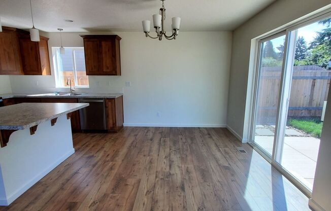 Dog Friendly 3bed : 2.5 bath home w/ Garage   50% off first full month of rent with signing of 1 year of lease!