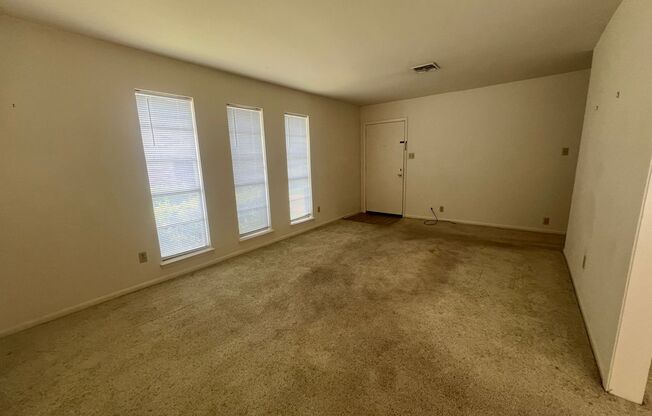 Duplex *LEASING SPECIAL AVAILABLE*