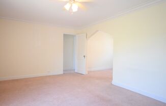 2 beds, 1 bath, 800 sqft, $1,307, Unit 2