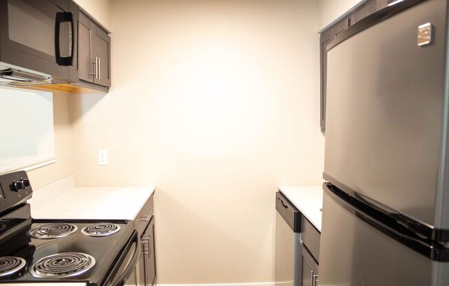 Studio, 2 baths, 696 sqft, $840