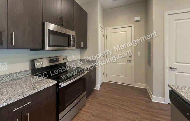 Bright Crossing:  Luxury 1 Bedroom Apartment, Kansas City