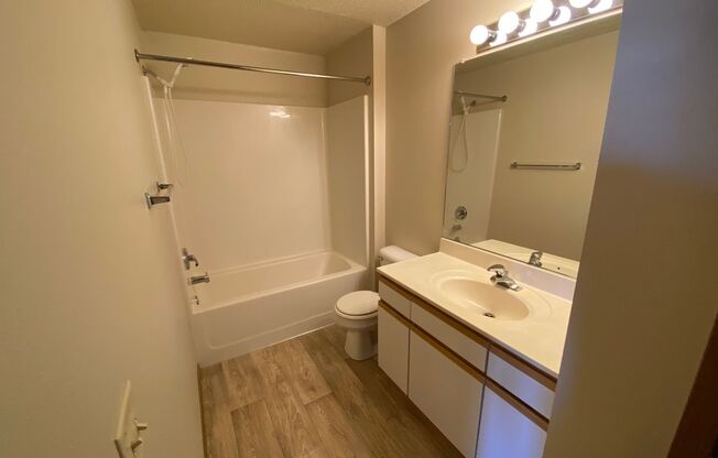 2 beds, 2 baths, 965 sqft, $1,128, Unit 307N