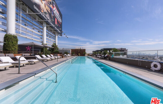 2 beds, 2.5 baths, 1,700 sqft, $5,250, Unit 10N