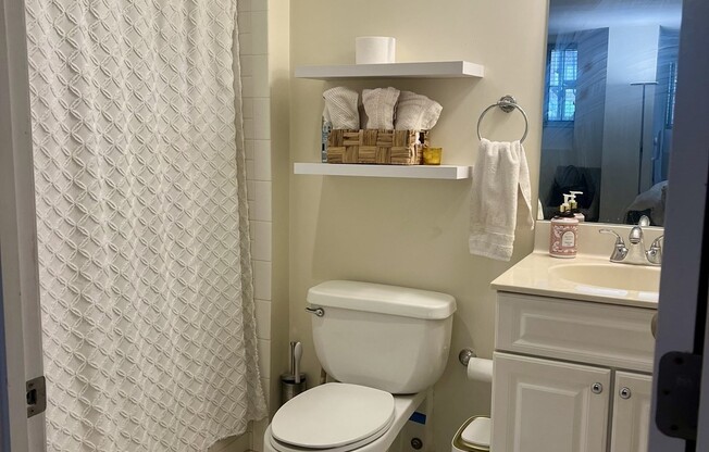 2 beds, 1 bath, 935 sqft, $3,850, Unit B301