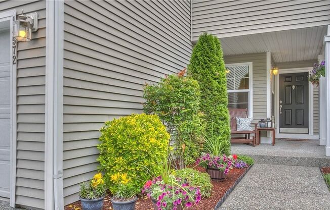 Beautiful Renton Home with A/C Available from now to 5/4/26