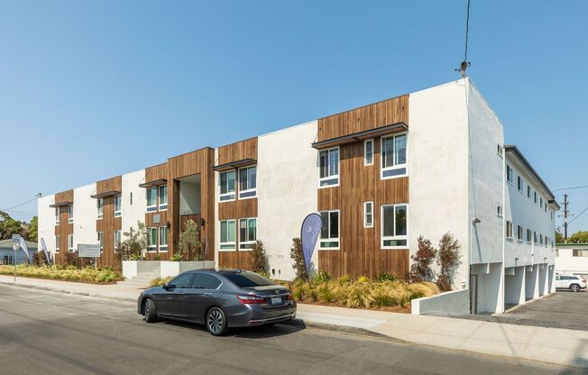 2 beds, 2 baths, 880 sqft, $3,995, Unit O