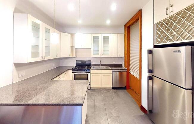 203 W 112 ST