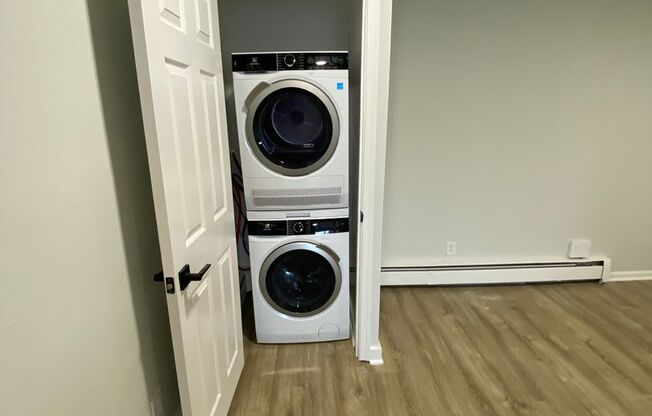 2 beds, 1 bath, 800 sqft, $1,700, Unit B - 22
