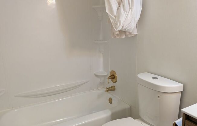 2 beds, 1 bath, 900 sqft, $1,350, Unit Unit 207
