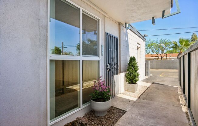 1 bed, 1 bath, 700 sqft, $1,199, Unit H105