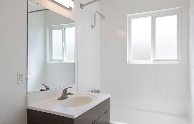 2 beds, 2 baths, 918 sqft, $3,395, Unit 25-04