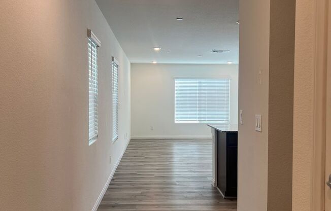 Montecito Beauty 3Bed 2.5Bath Gated & Located In A Cul-De-Sac Awaits You!