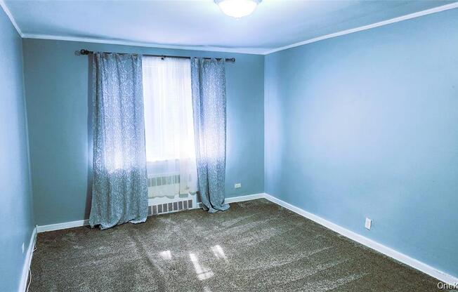 2 beds, 1 bath, 2,332 sqft, $3,000