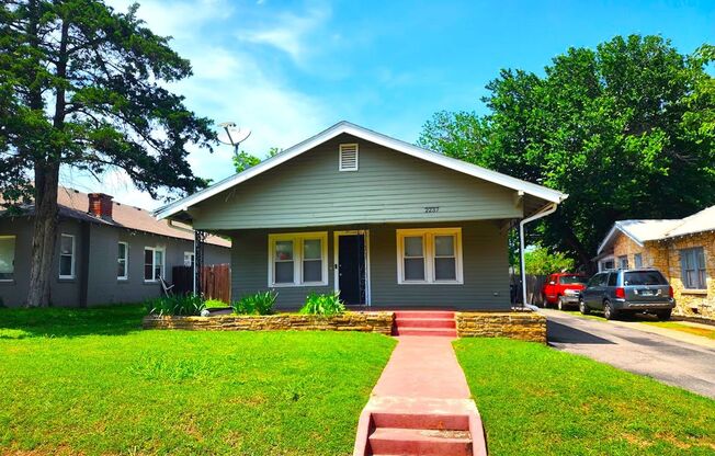 2237 NW 12th St