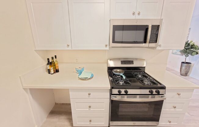 1 bed, 1 bath, $2,050, Unit 38