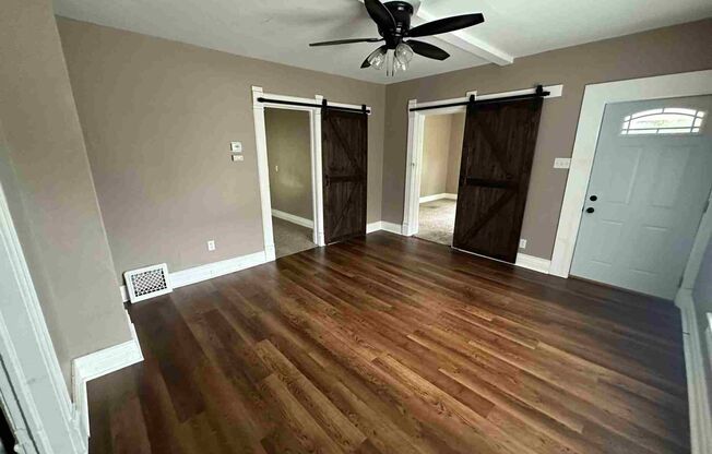 2 beds, 1 bath, 1,000 sqft, $1,299, Unit 829