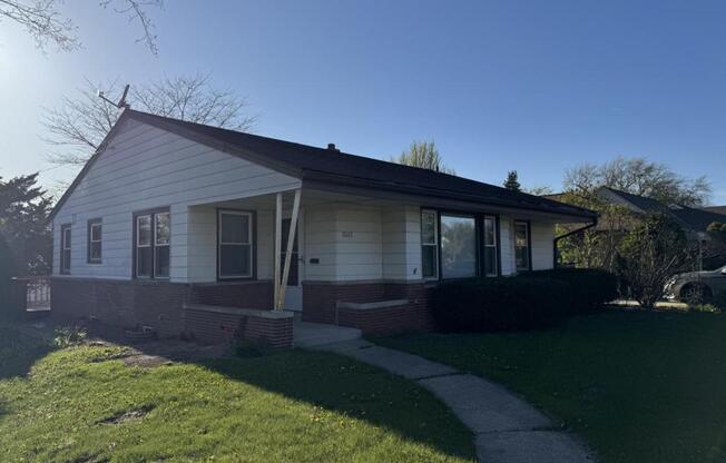 3203 N 94 ST