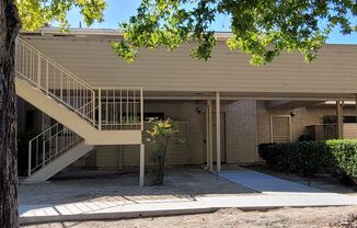 Ventura 2+1 Apartment w/ One car garage