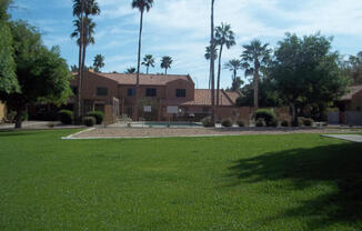 2 Bedroom Condo in Great South Phoenix Location!