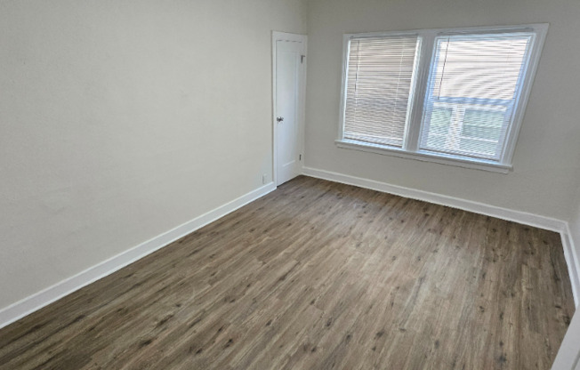 427 431 N NORMANDIE PL