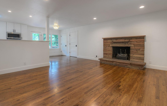 Updated 5 Bed 2 Bath Home In Old North Boulder.