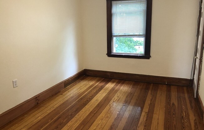 2 beds, 1 bath, 1,028 sqft, $2,100, Unit 3