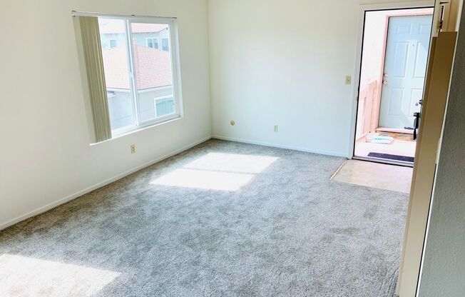 OCEAN BEACH APARTMENT 2 BLOCKS TO OB PIER & THE BEACH - 1BD/1BA - w/ DEDICATED PARKING!!