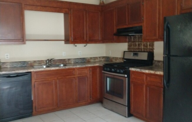 2 beds, 1 bath, $1,300