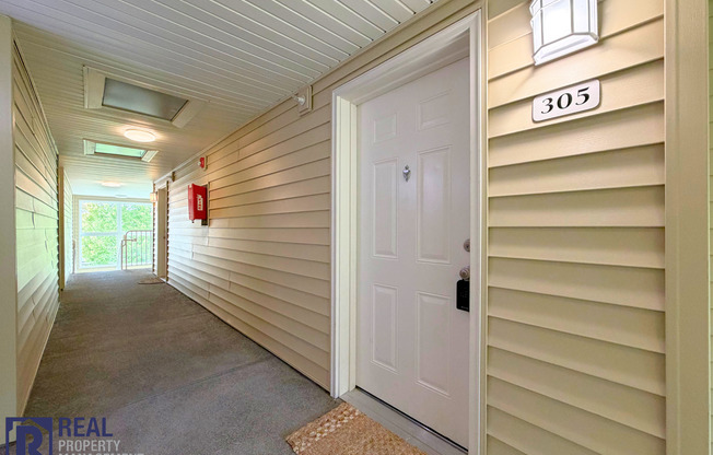 2 beds, 2 baths, $1,695, Unit Unit 305