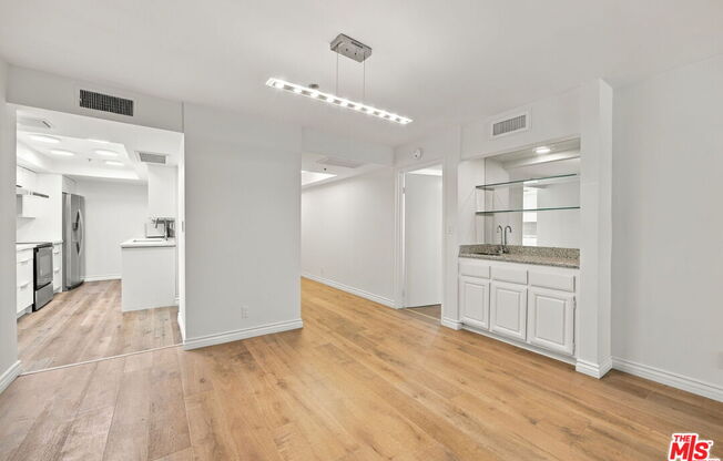 1 bed, 1.5 baths, 1,139 sqft, $3,600, Unit 407