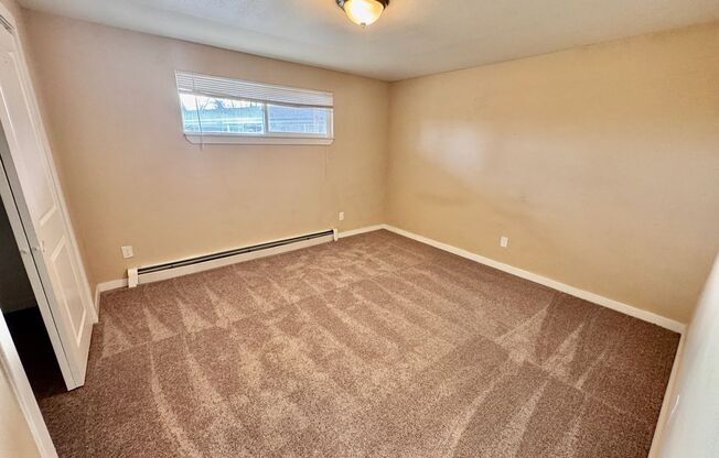 2 beds, 1 bath, 750 sqft, $1,250, Unit 27